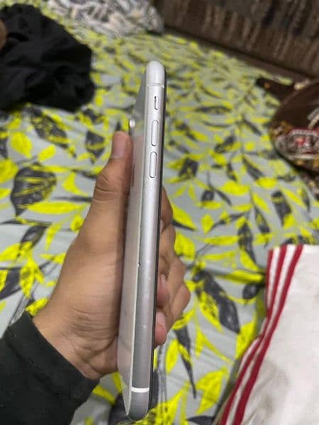 Iphone Xr ( White )
 Jv non pta 2