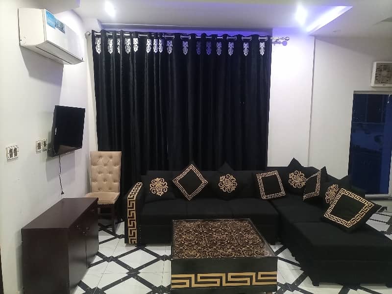 1 BED FULLY LUXURY AND FULLY FURNISH IDEAL LOCATION EXCELLENT FLAT FOR RENT IN BAHRIA TOWN LAHORE 4