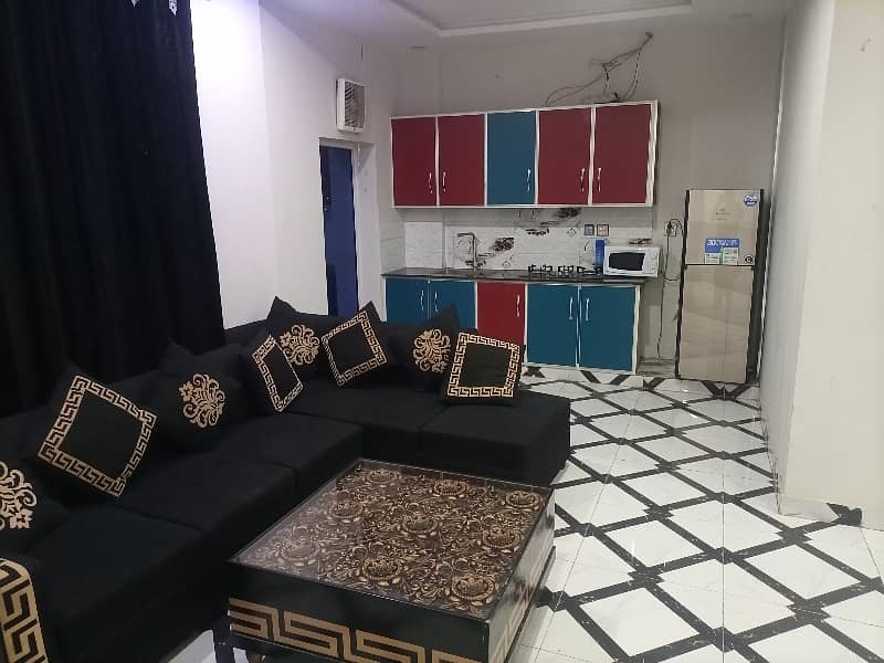 1 BED FULLY LUXURY AND FULLY FURNISH IDEAL LOCATION EXCELLENT FLAT FOR RENT IN BAHRIA TOWN LAHORE 5