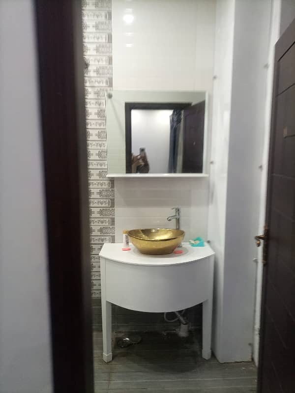 1 BED FULLY LUXURY AND FULLY FURNISH IDEAL LOCATION EXCELLENT FLAT FOR RENT IN BAHRIA TOWN LAHORE 8