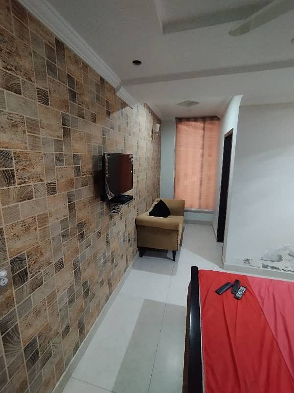 2 BEDROOMS FULLY LUXURY AND FULLY FURNISH IDEAL LOCATION EXCELLENT FLAT FOR RENT IN BAHRIA TOWN LAHORE 6