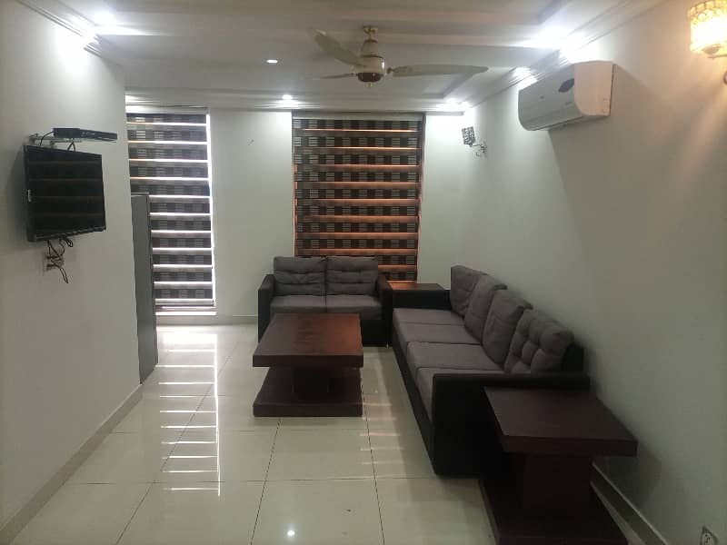 2 BED ROOMS FULLY LUXURY AND FULLY FURNISH IDEAL LOCATION EXCELLENT FLAT FOR RENT IN BAHRIA TOWN LAHORE 2