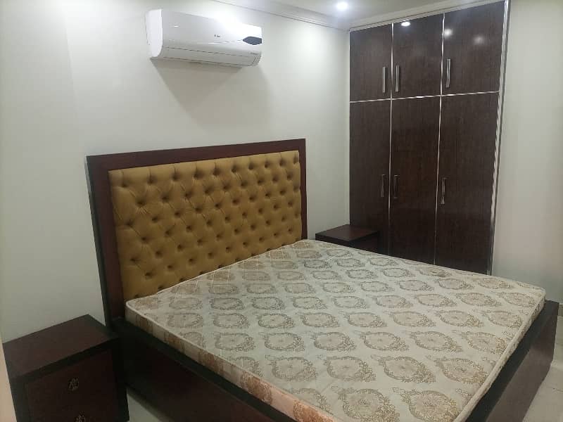 2 BED ROOMS FULLY LUXURY AND FULLY FURNISH IDEAL LOCATION EXCELLENT FLAT FOR RENT IN BAHRIA TOWN LAHORE 3