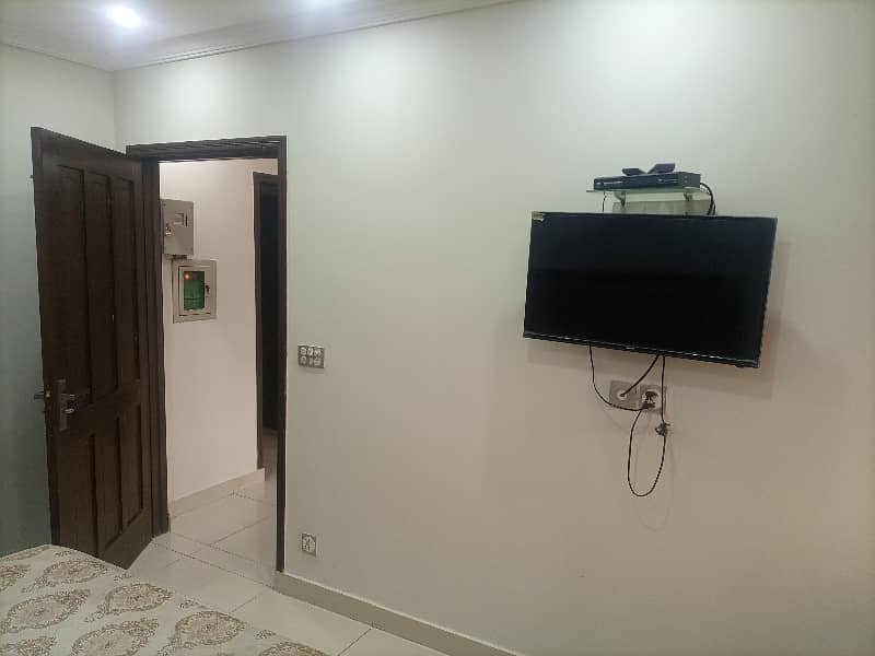 2 BED ROOMS FULLY LUXURY AND FULLY FURNISH IDEAL LOCATION EXCELLENT FLAT FOR RENT IN BAHRIA TOWN LAHORE 5