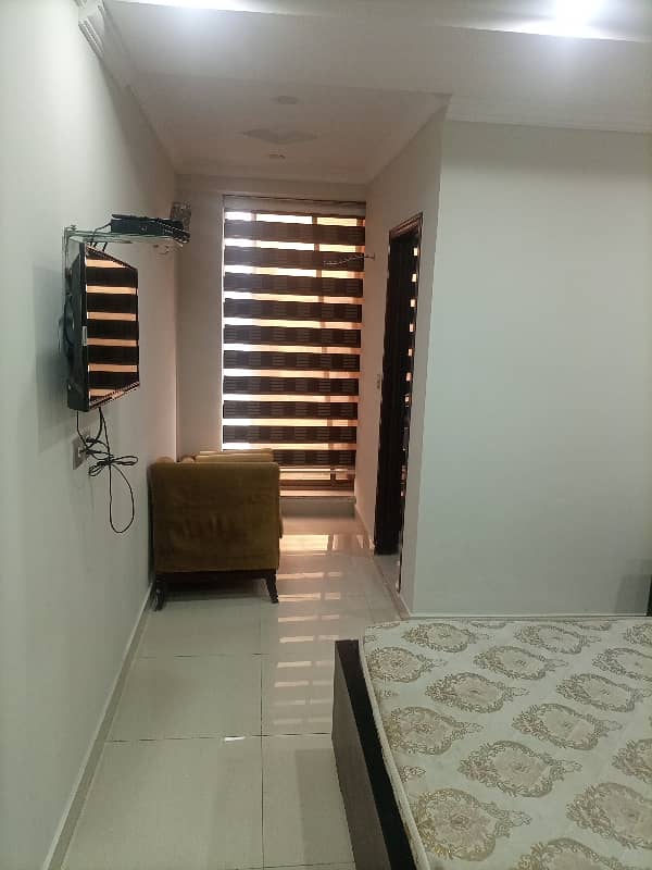 2 BED ROOMS FULLY LUXURY AND FULLY FURNISH IDEAL LOCATION EXCELLENT FLAT FOR RENT IN BAHRIA TOWN LAHORE 6