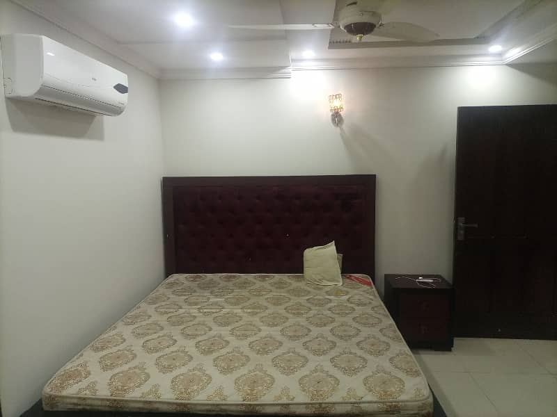 2 BED ROOMS FULLY LUXURY AND FULLY FURNISH IDEAL LOCATION EXCELLENT FLAT FOR RENT IN BAHRIA TOWN LAHORE 11