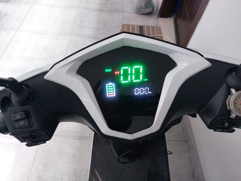 Jolta Electric Scooty for Sale Lithium ion Battery 5