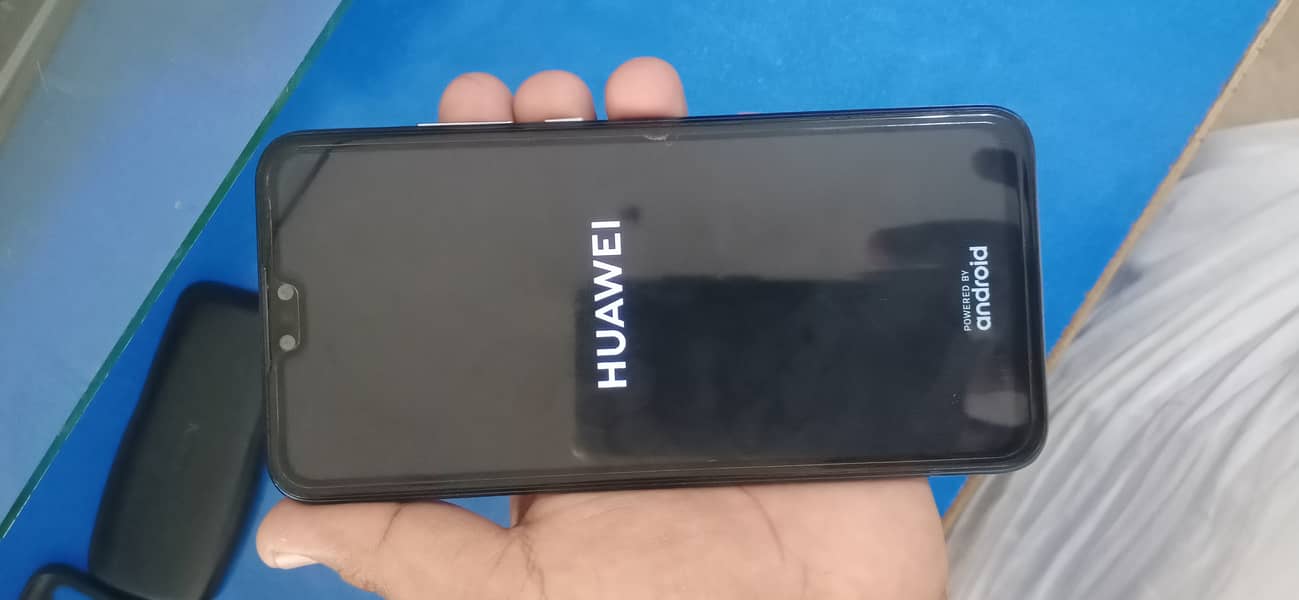 Huawei y9 10 by 10 contact me 03196256166 6 128 ma ha 1