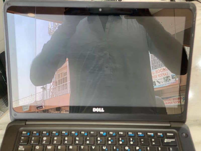 Dell 3380 corei5 7th Generation Touch screen FHD display 4GB Ram 320Gb 4