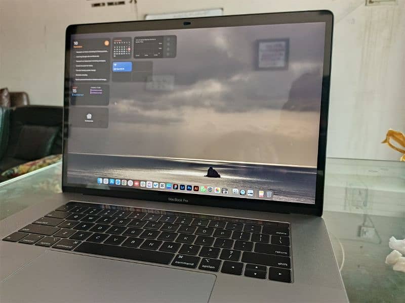 MacBook pro 2018 (core i9) ultra powered 7