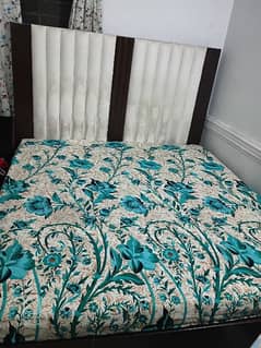 Wooden bed set for sale without mattress