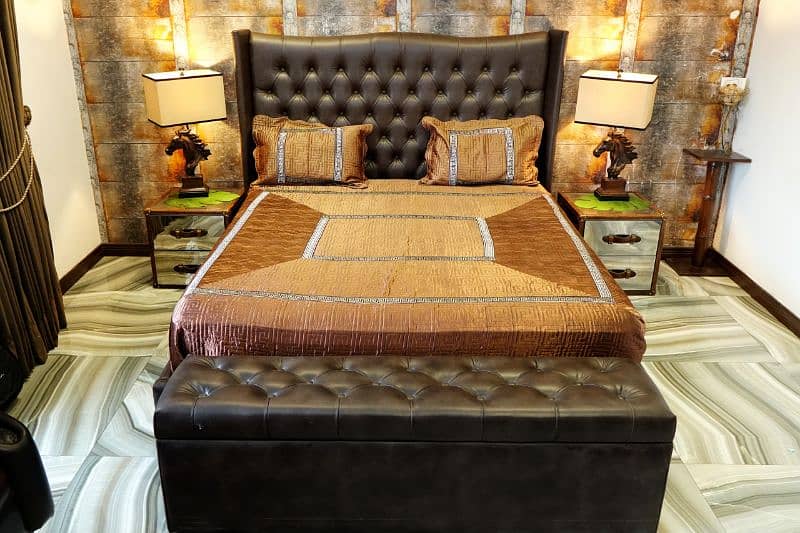 Queen size bed with side tables one mirror and sofas 0