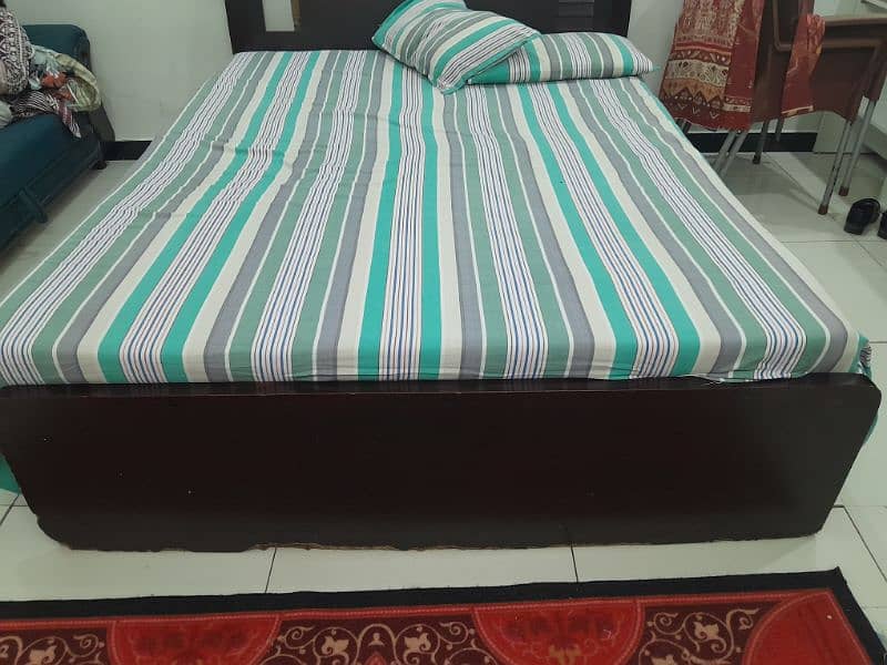 Wooden Queen Size Bed with mattress. 5