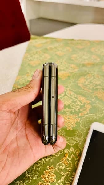 Samsung Z flip 1 in good condition 5