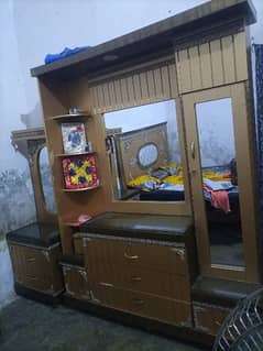 furniture for sale 9 month howy ha abi new ha jis Bhai ko Lena ha