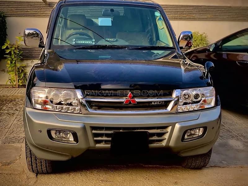 Mitsubishi Pajero 2000 GDI 3.5 2