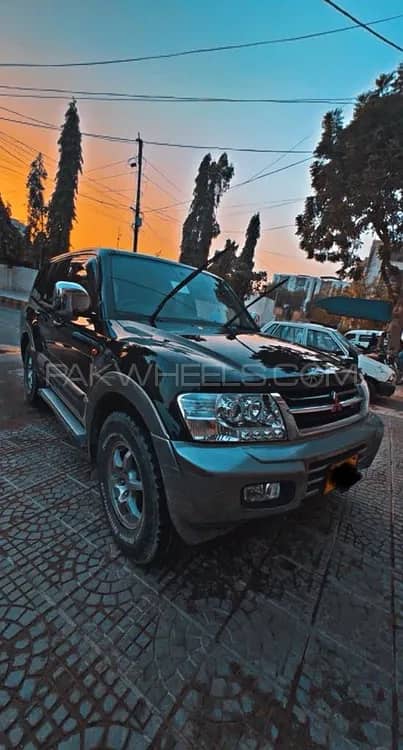 Mitsubishi Pajero 2000 GDI 3.5 7