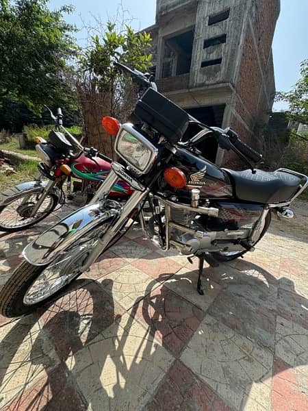 Honda 125 2024 Black 4500Km driven 6