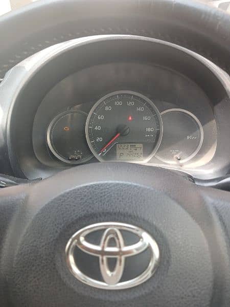 Toyota Vitz 2012 4