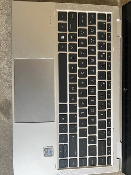 HP ELITEBOOK BANG & OLUFSEN  x360 1040G7 3