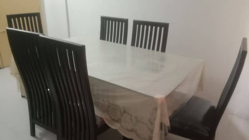 Dining table 0