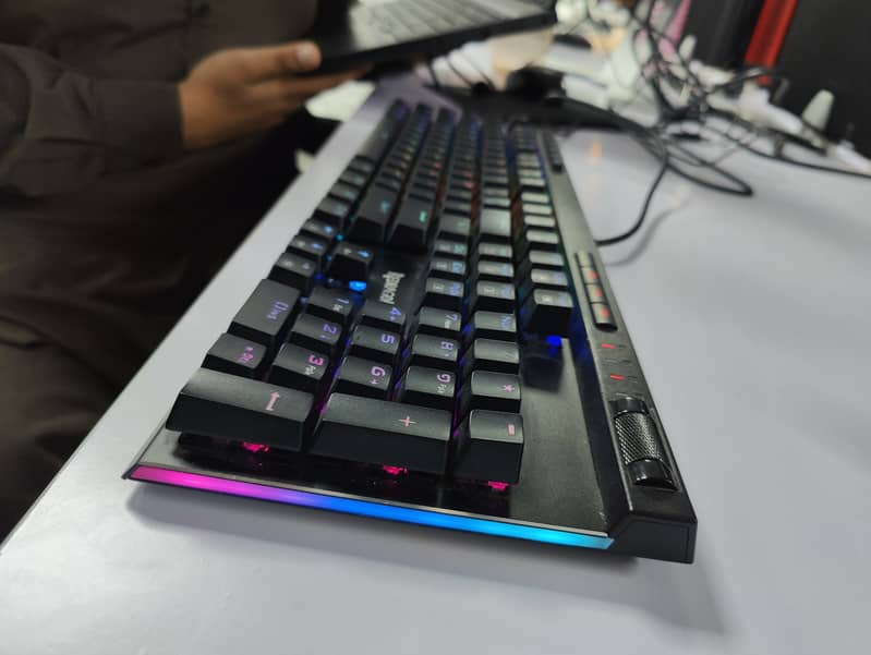 Redragon K580 VATA RGB Keyboard 2