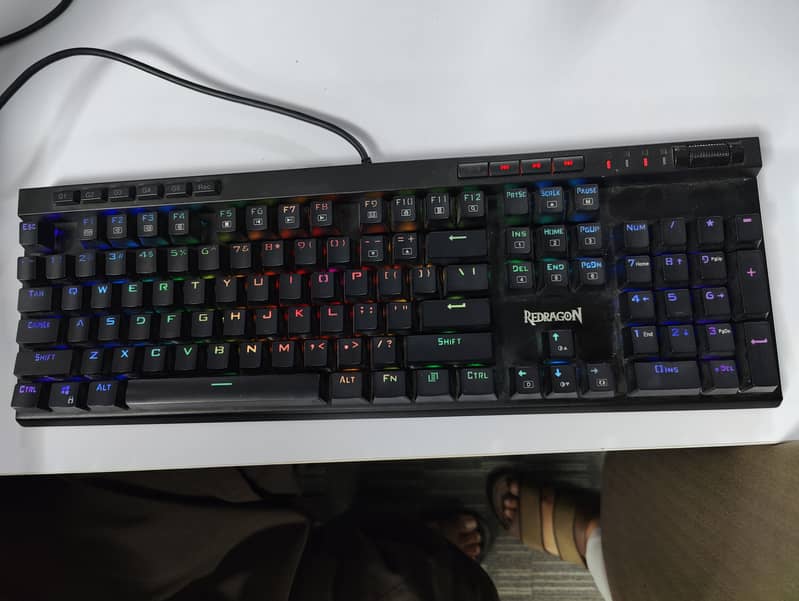 Redragon K580 VATA RGB Keyboard 3