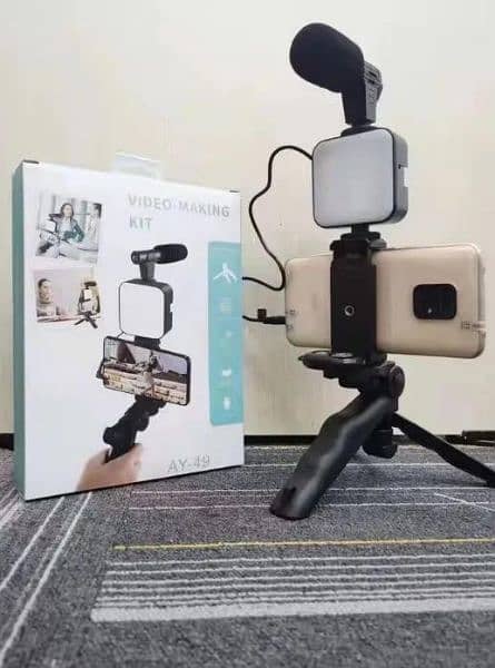 portable vlogging stand with light and microphone 2