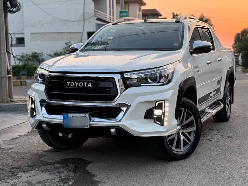 Toyota Hilux 2020 1