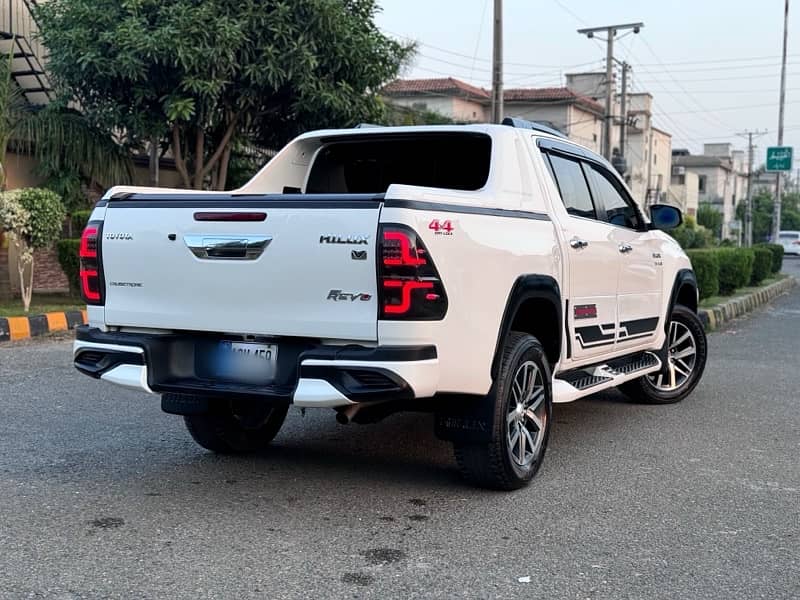 Toyota Hilux 2020 3