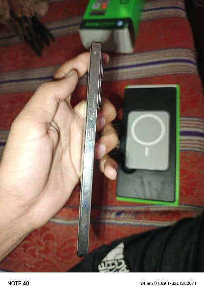 infinix note 40 Box with wireless charger urgent sale 7