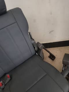 Land cruiser, Cygnus, Lexus back two seats 0