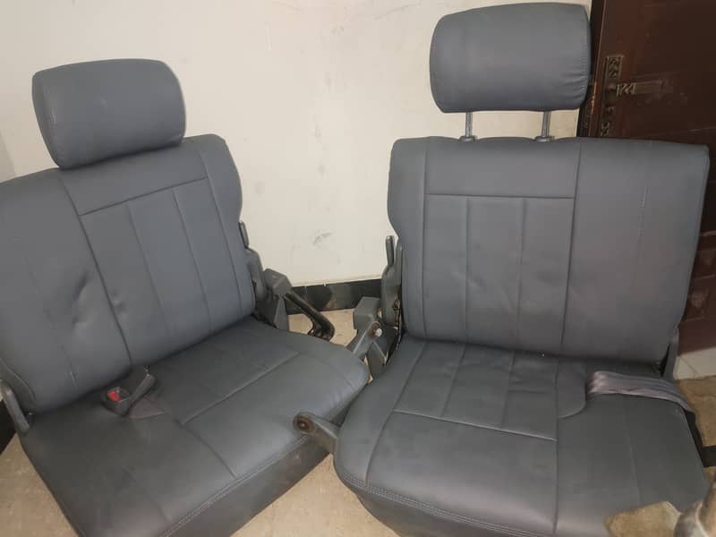 Land cruiser, Cygnus, Lexus back two seats 1