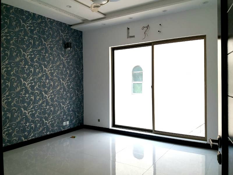 01 Kanal Like Brand New Bungalow Upper Portion for rent in DHA Phase-5 near to park 9