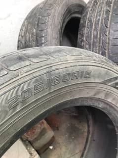 dunlop tyre 205/60/16 for sale in very good condition