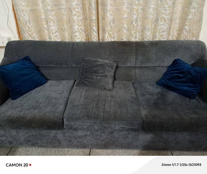 6seater sofa for sale in excellent condition 0