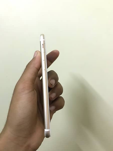 iphone 7 gold colour mnt condition 4