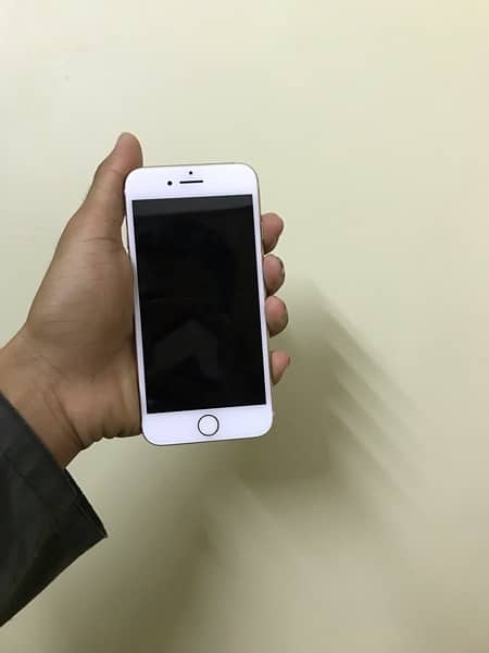 iphone 7 gold colour mnt condition 7