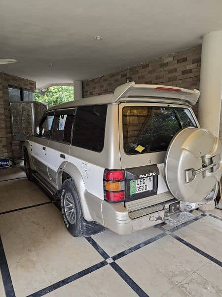 Mitsubishi Pajero 2