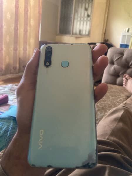 vivo y19 4