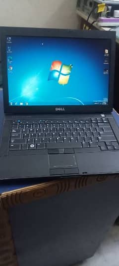 Dell Latitude E 6400 0