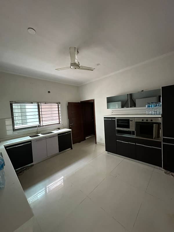 Corner 1 Kanal Full House For Rent In Dha 6 9