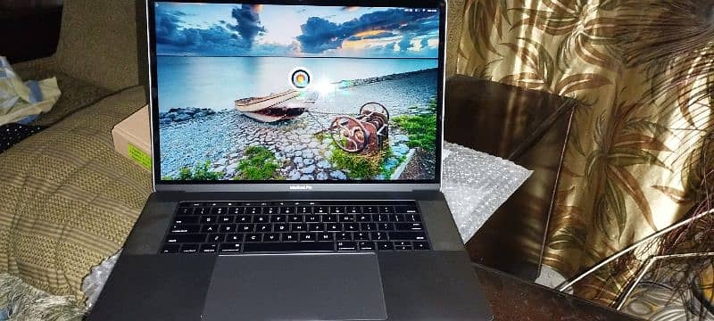 MacBook Pro 15 inches 2016 i7 2