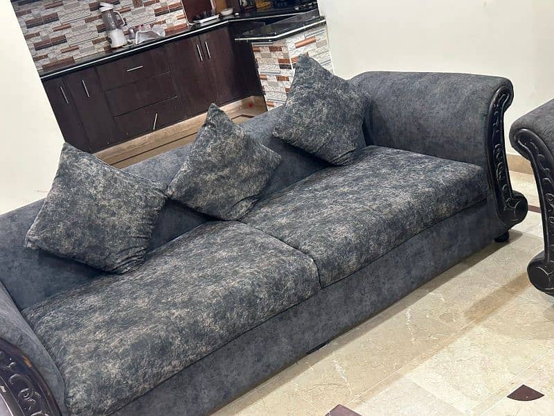 good condition luxury sofa gray ND black colour 4