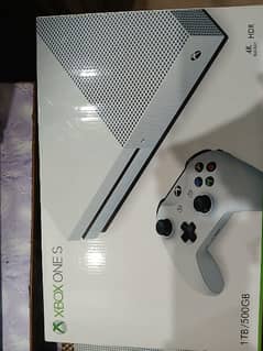 XBOX ONE S 1 Tb with minecraft cd and forzahorizan with account