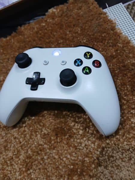 XBOX ONE S 1 Tb with minecraft cd and forzahorizan with account 2