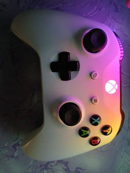 XBOX ONE S 1 Tb with minecraft cd and forzahorizan with account 14