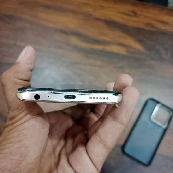 infinix hot 20i ram 4g 64g box charger full ok phone 3