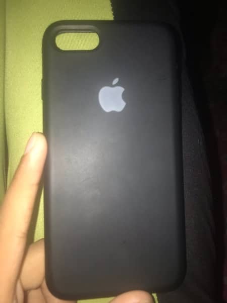 IPhone 7 Non PTA 128GB (Price can be Lowered) also with cover 2