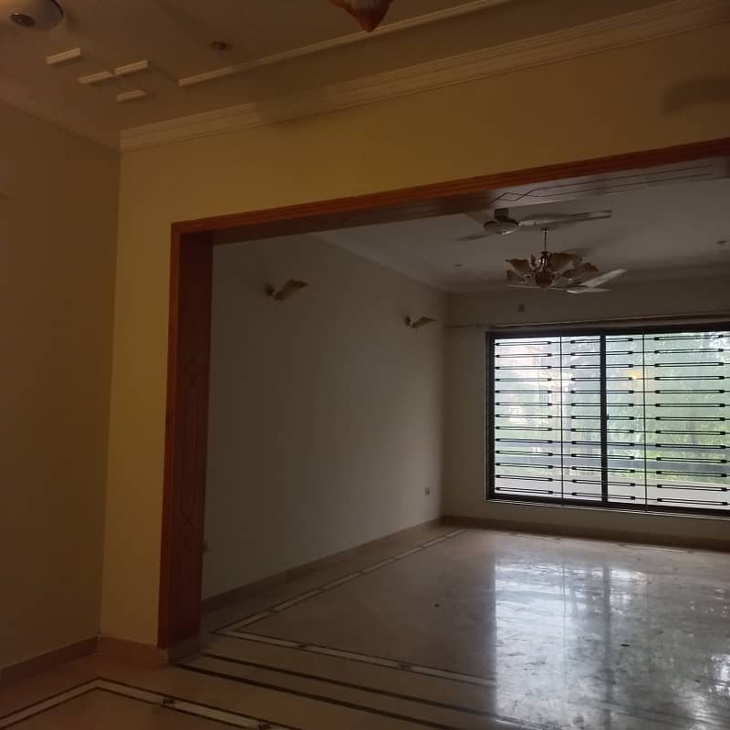 G11 FULL HOUSE FOR RENT CONER GOOD LOCTION 4